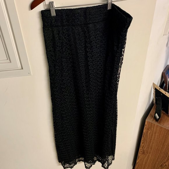 Elizabeth & Nicole Overlay Skirt | Size: L | Black - Picture 2 of 3